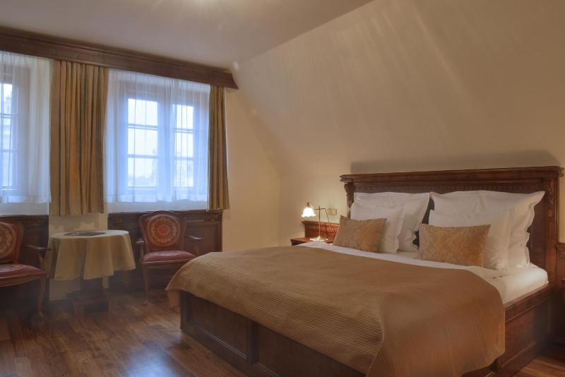 Deluxe Double Room with View image 4