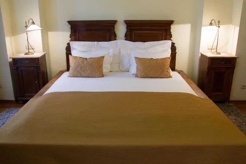 Deluxe Double Room with View image 3