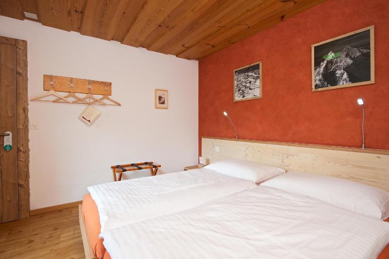 Double Room with Shared Bathroom image 4