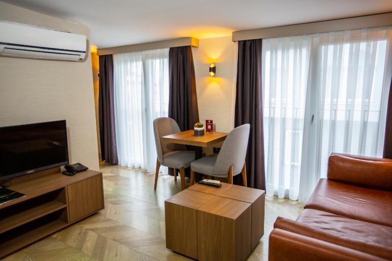 Junior Suite image 2