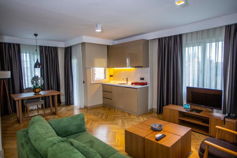 Deluxe Suite image 2