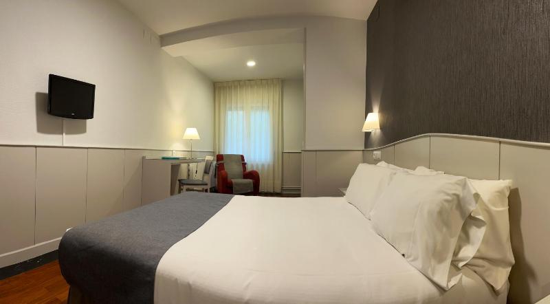 Double Room with Spa Access image 3