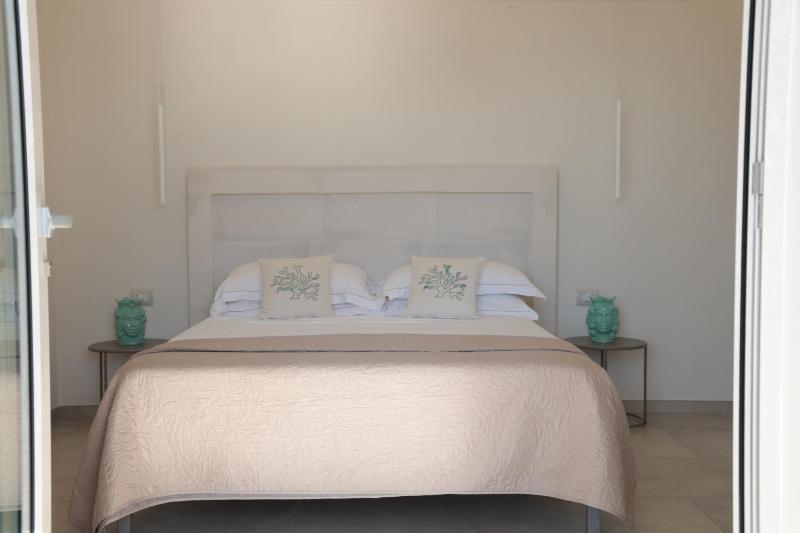 Deluxe Double with Balcony image 4
