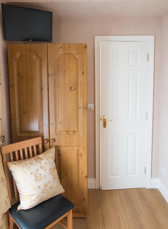 Classic Single Room image 2