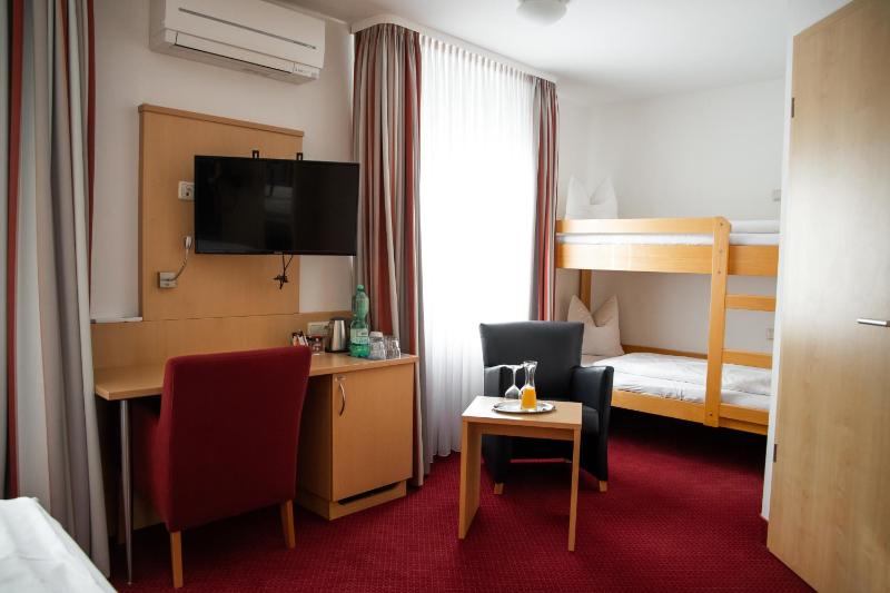 Five-Bed Room  image 4