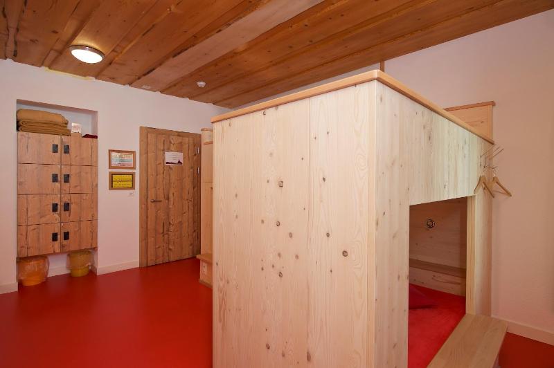Bed in Female Premium Dormitory Room - WOMEN ONLY image 4