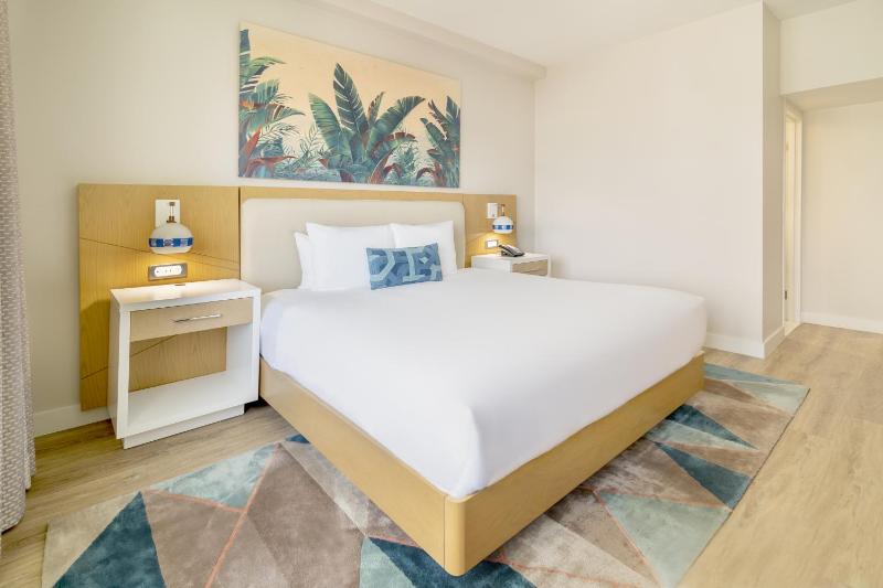 King Bed image 2