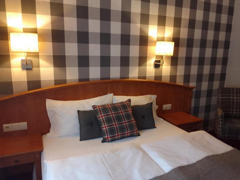 Classic Double Room image 3