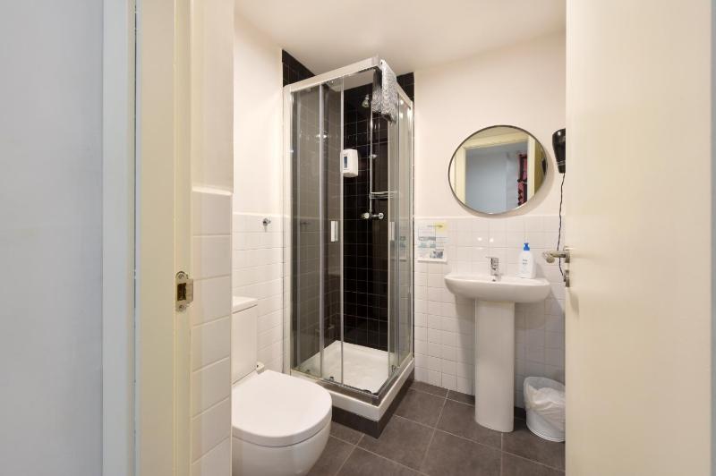 Free Hostels Barcelona - image 15