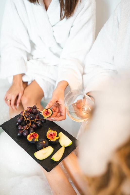 Queen Room with Spa Bath image 4