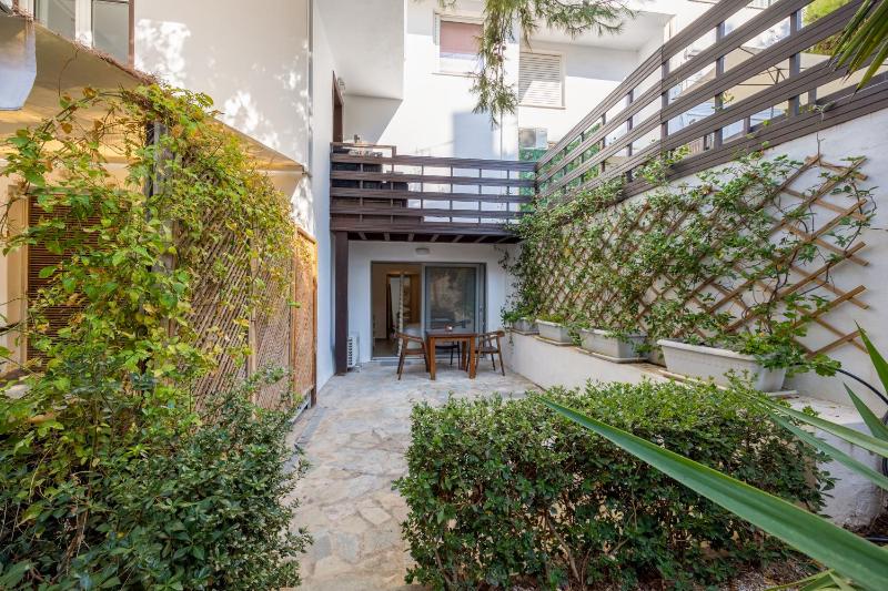 Apartment with Garden View image 2