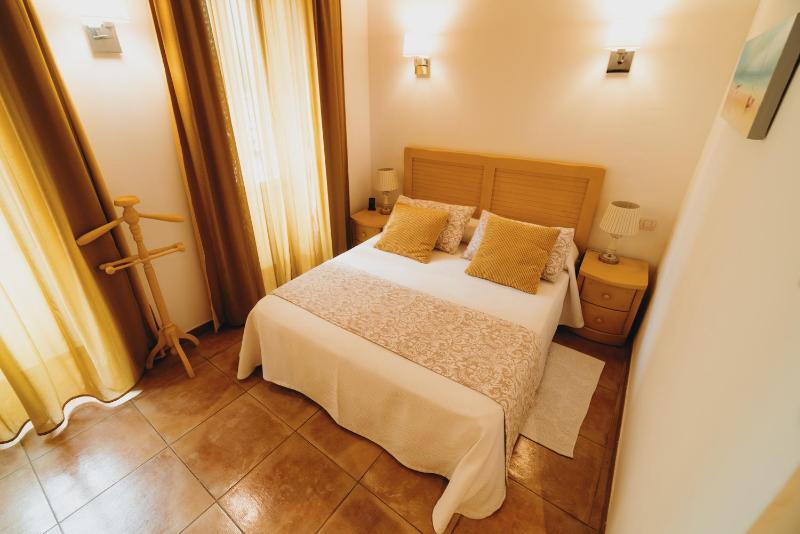 Deluxe Double or Twin Room image 1