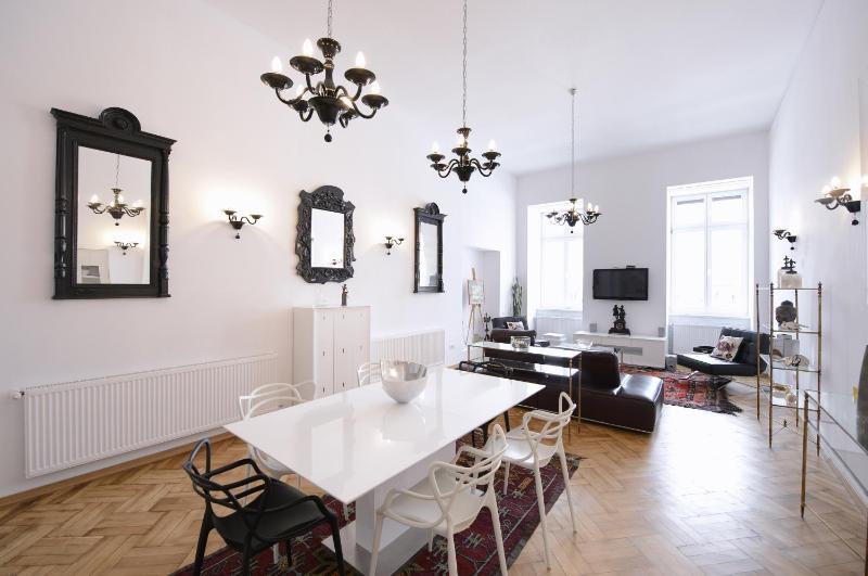 Superior Loft-type Studio image 1