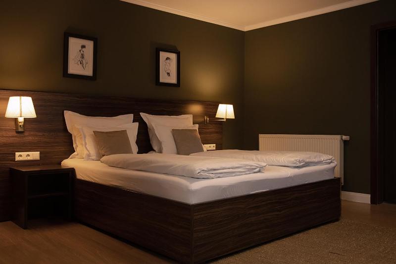Deluxe Double Room with Balcony image 2