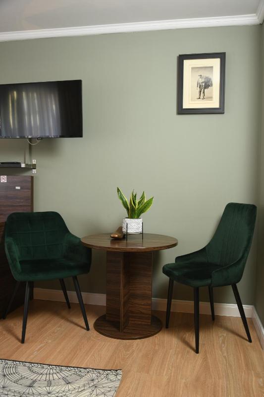Double Room image 2