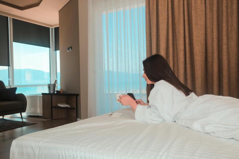 Junior Suite with Sea View image 4