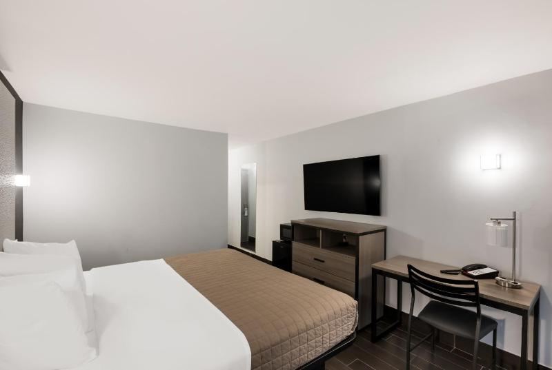 Deluxe King Room image 1