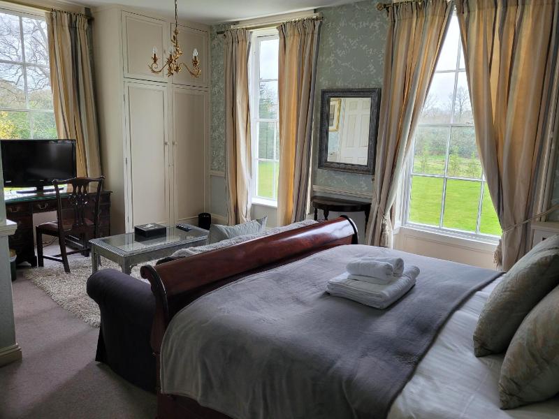 King Room Four Poster Bed image 2