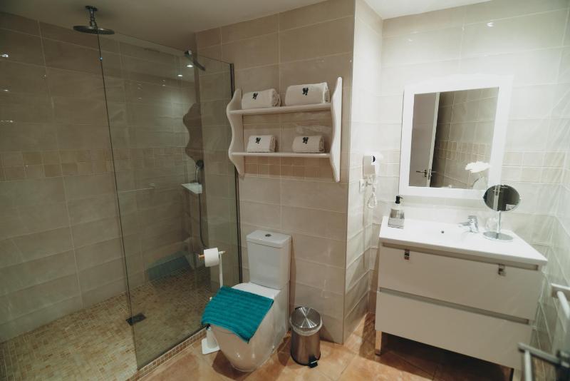 Deluxe Room image 2