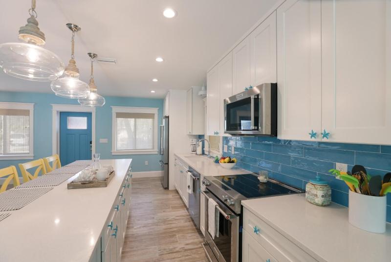 Coconut Cottage: Pool & Spa1 Block to Beach by Anna Maria Life Vacation Rentals - image 8