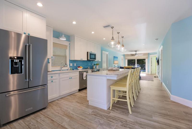 Coconut Cottage: Pool & Spa1 Block to Beach by Anna Maria Life Vacation Rentals - image 5