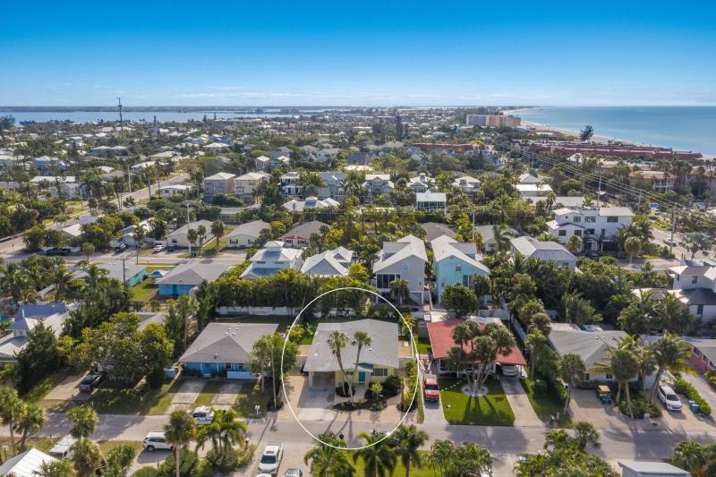 Coconut Cottage: Pool & Spa1 Block to Beach by Anna Maria Life Vacation Rentals - image 3