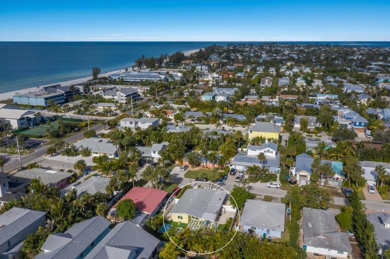 Coconut Cottage: Pool & Spa1 Block to Beach by Anna Maria Life Vacation Rentals - image 12