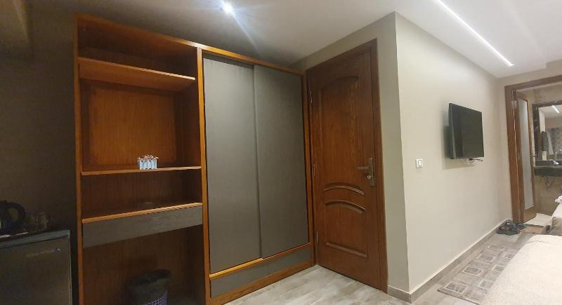 Garden City Plaza Hotel - image 11