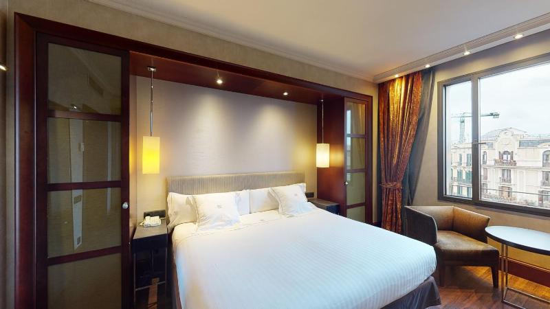 Double or Twin Room image 3
