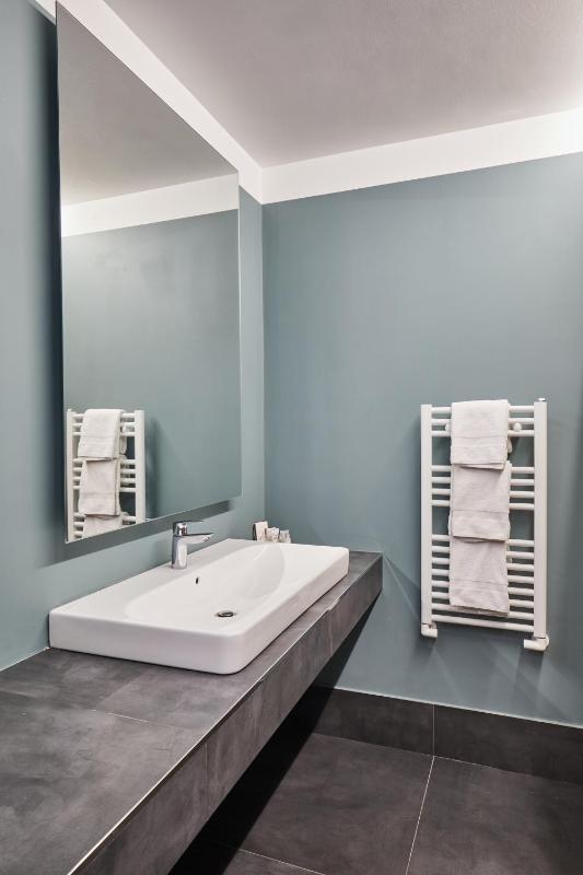 Deluxe Triple Room image 4