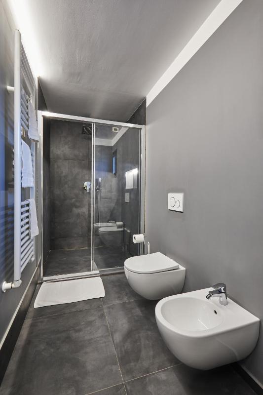 Deluxe Triple Room image 2