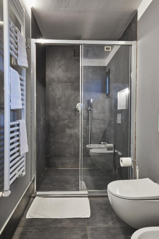 Deluxe Triple Room image 3