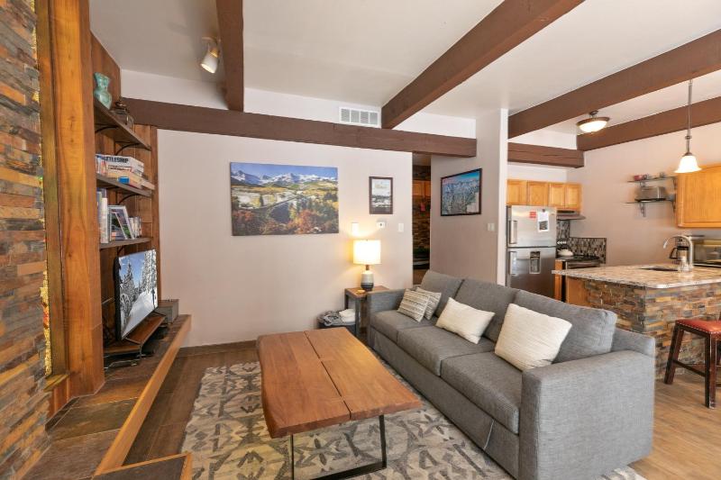Tamarisk Alpine Condo: Great Location Pool/Hot Tub - image 10