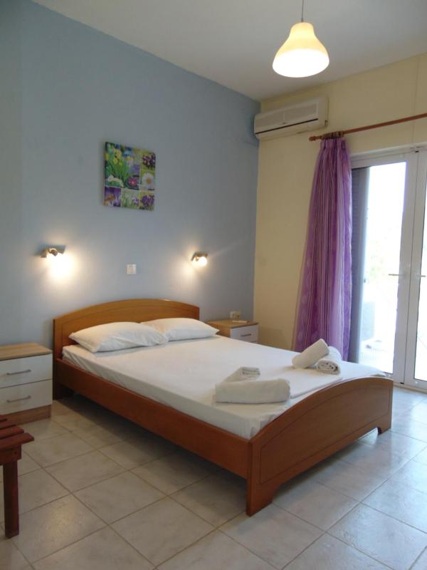 Deluxe Two-Bedroom Apartment with Garden View image 1