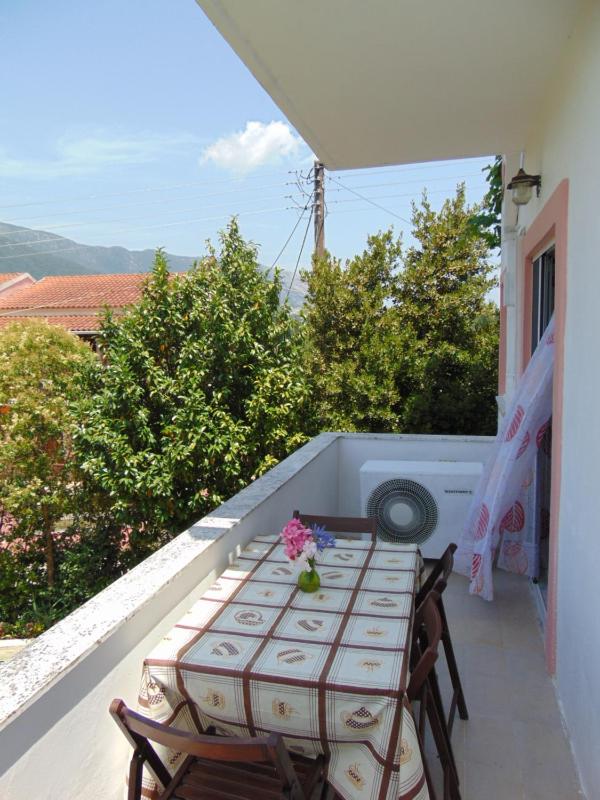 Deluxe Two-Bedroom Apartment with Garden View image 4