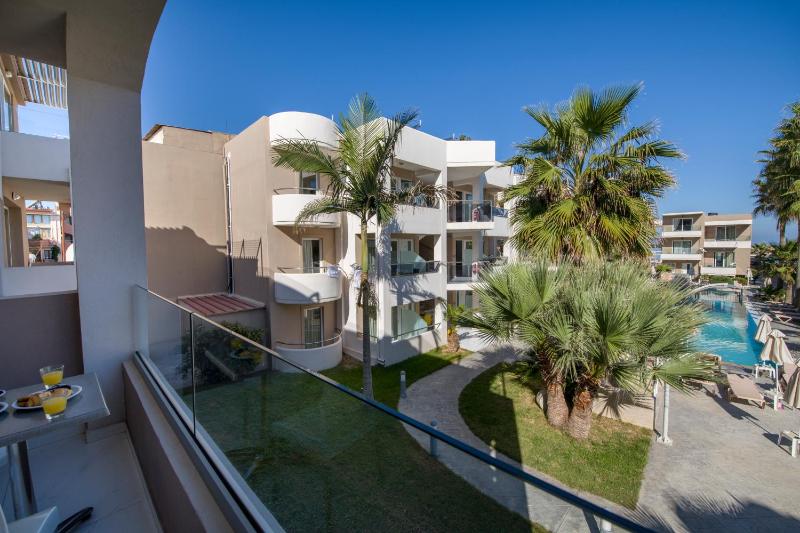 Superior Room with Pool View image 2