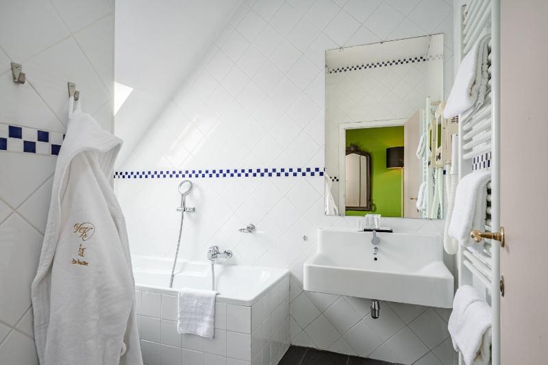 Large Double Room image 1