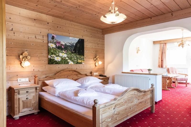 Deluxe Double Room image 1
