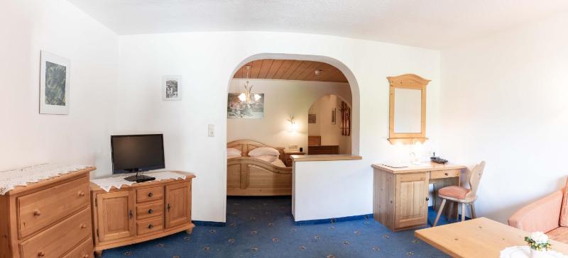 Deluxe Triple Room image 1