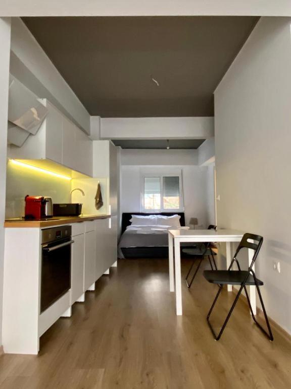 Mosaikon Guesthouses #Nikiou Str - image 15