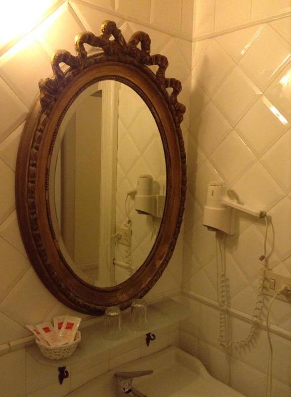 Small Double Room image 2