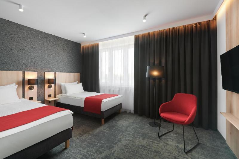 Standard Twin Room image 3