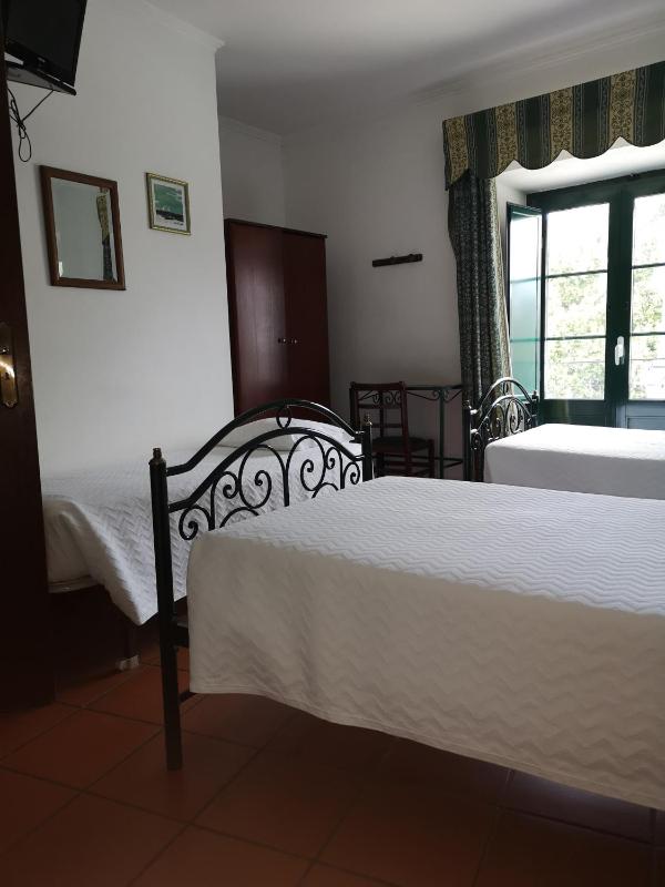Twin Room with Extra Bed image 1