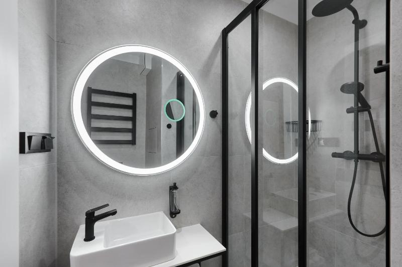 Standard Twin Room image 1