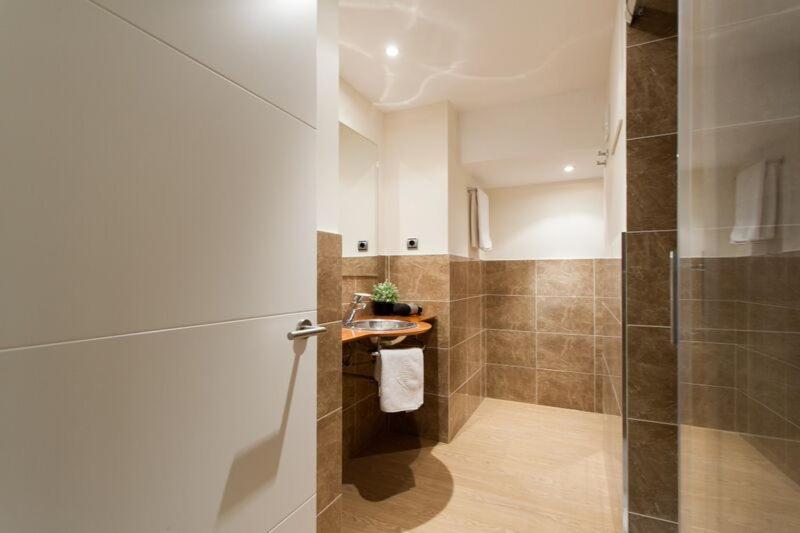 One-Bedroom Apartment (3) image 3