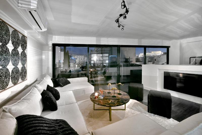 Senior Loft with Acropolis View & Hot Tub image 4
