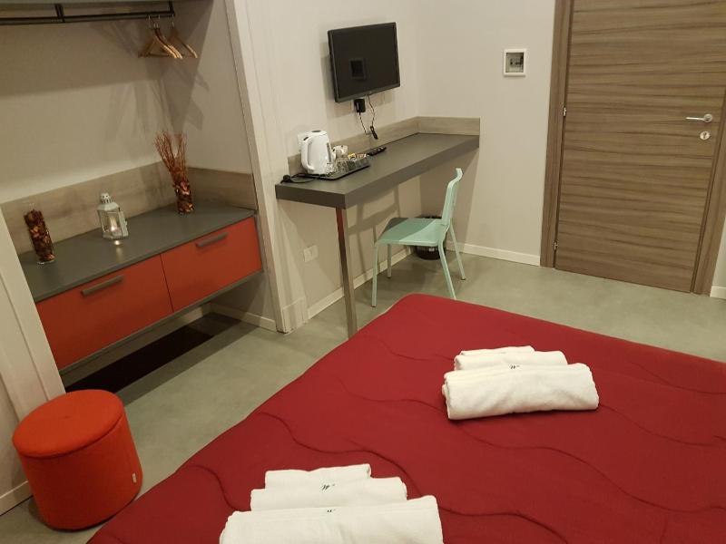 Double Room with Private External Bathroom image 1