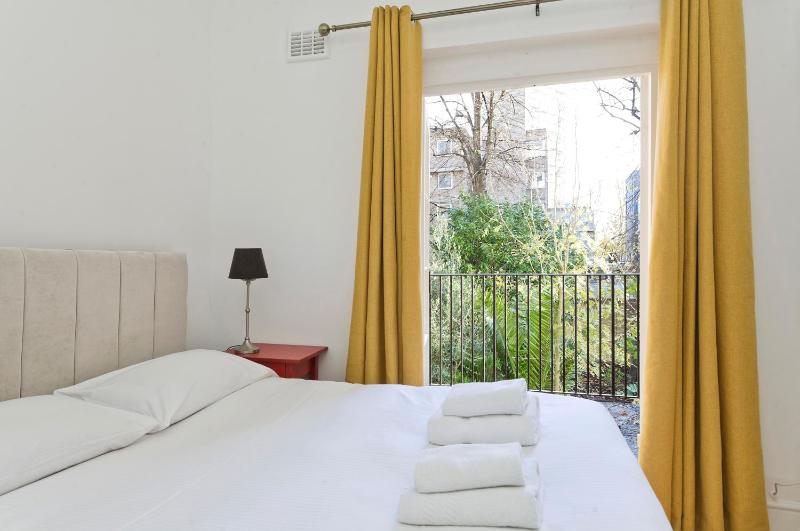 One-Bedroom Apartment image 2
