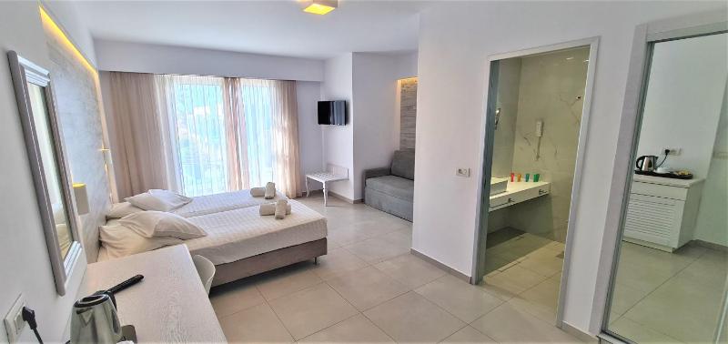 Deluxe Junior Suite with Garden View image 4