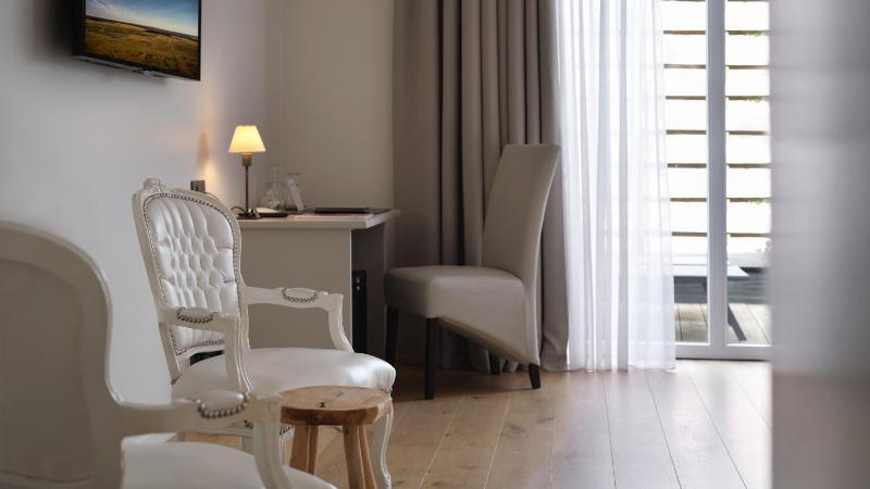 Double Room with Terrace image 4